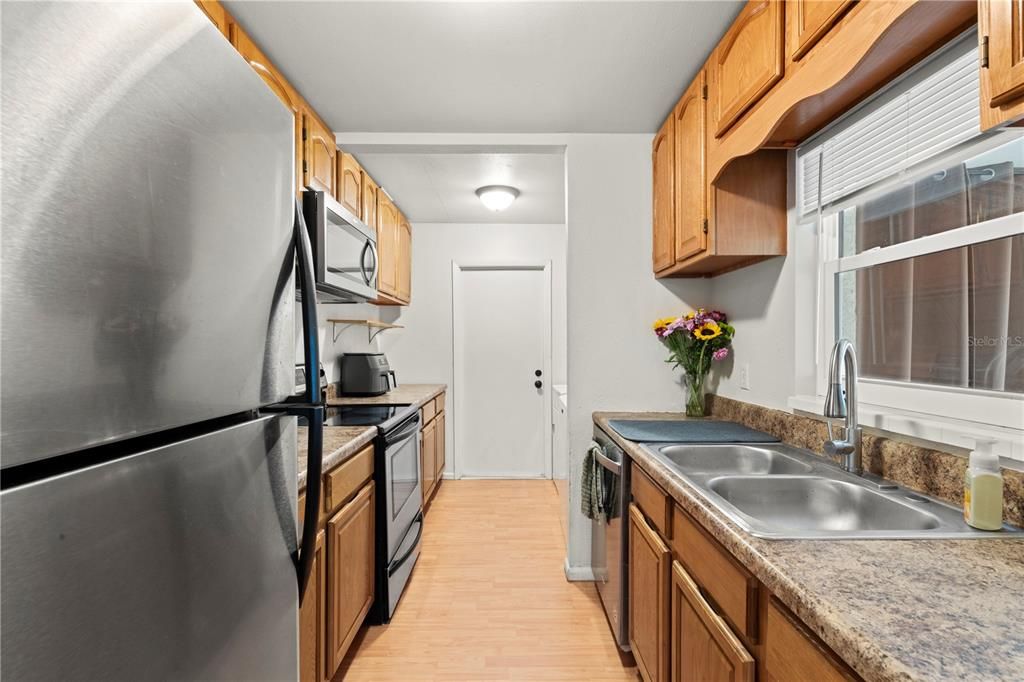 Active With Contract: $235,000 (2 beds, 2 baths, 1062 Square Feet)