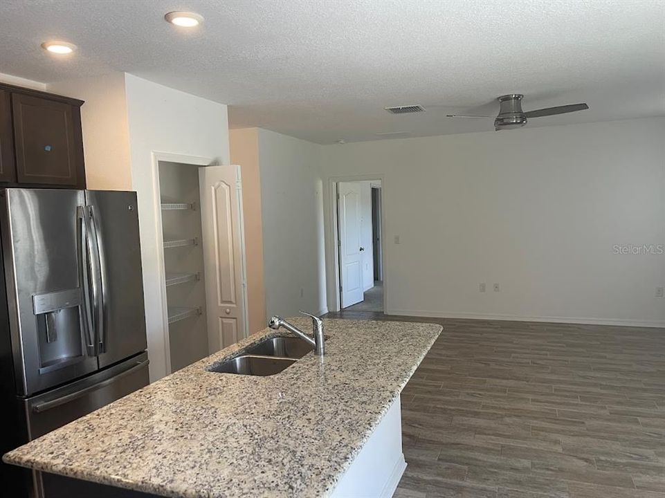 For Sale: $362,000 (3 beds, 2 baths, 1425 Square Feet)