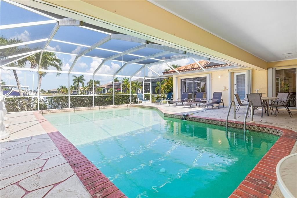Elongated laps and an extension allows for full-pool use.