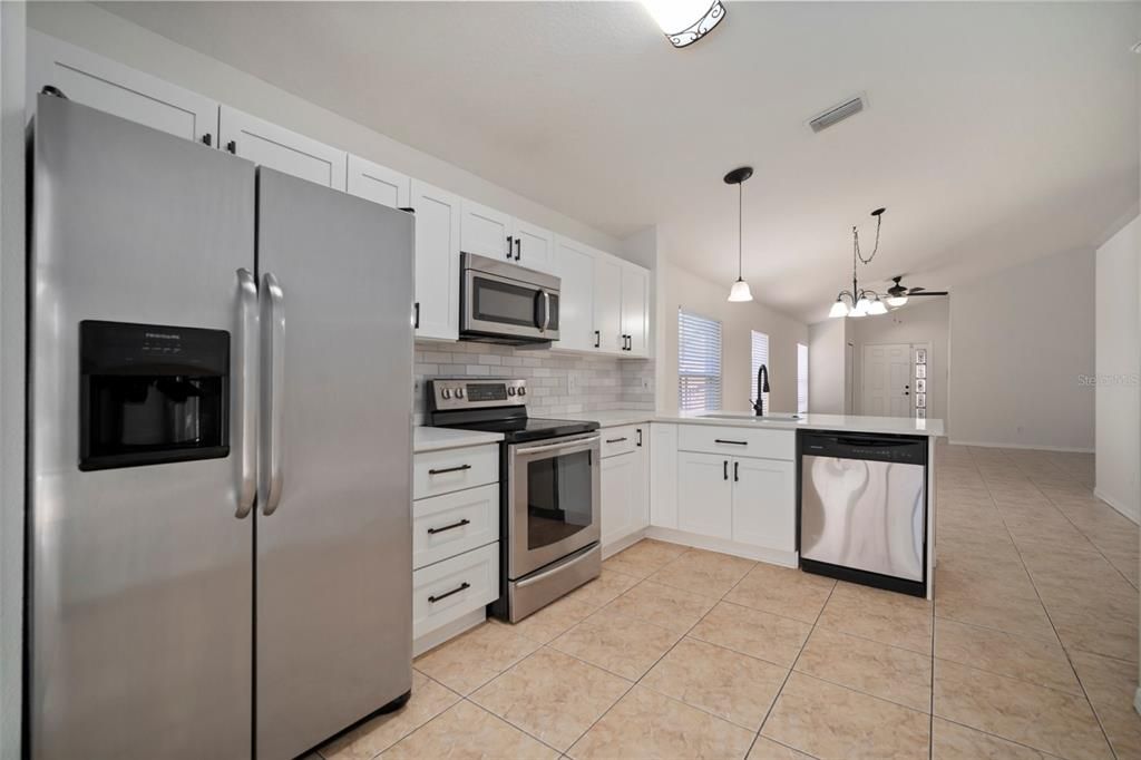 Active With Contract: $340,000 (3 beds, 2 baths, 1283 Square Feet)