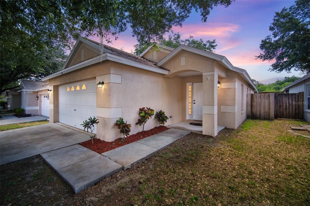 Active With Contract: $340,000 (3 beds, 2 baths, 1283 Square Feet)