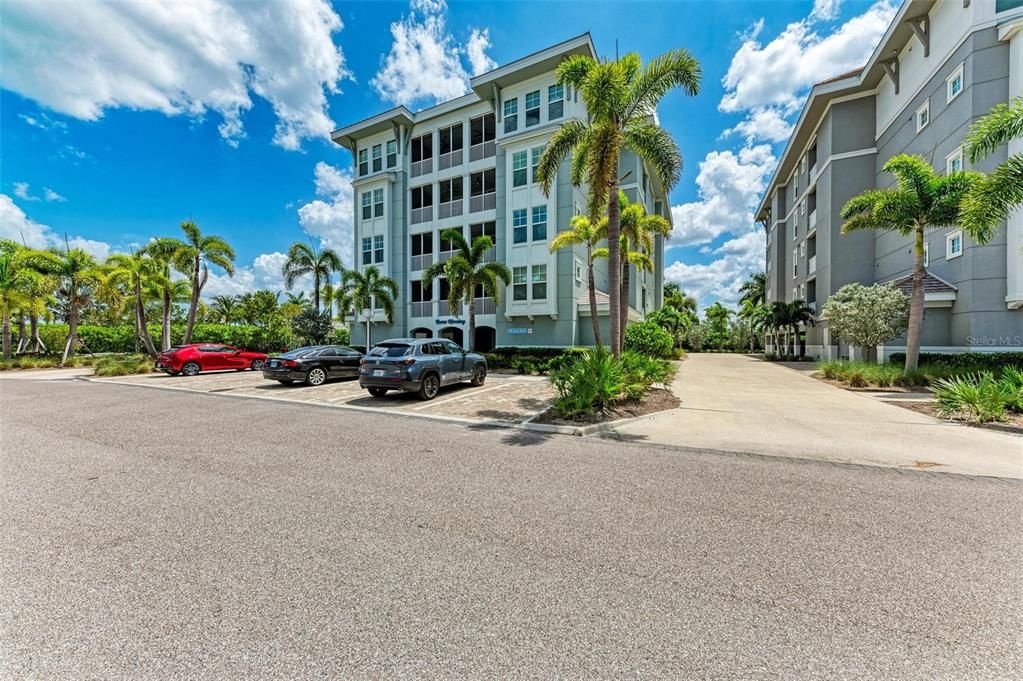 For Sale: $845,000 (3 beds, 3 baths, 1664 Square Feet)