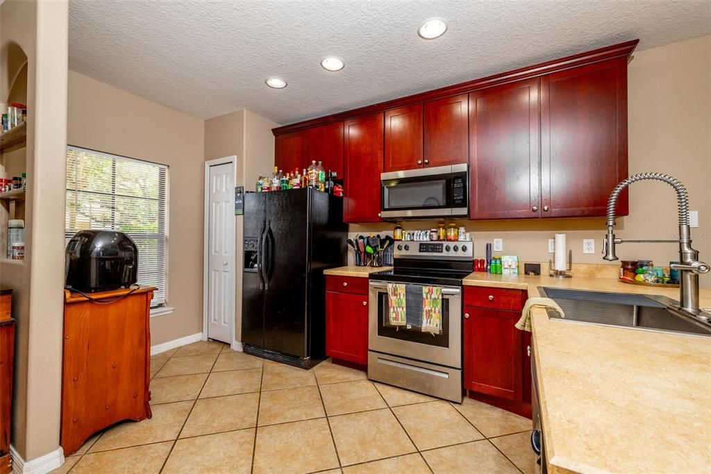 For Sale: $254,900 (2 beds, 2 baths, 1144 Square Feet)