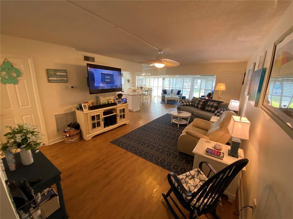 For Sale: $289,500 (3 beds, 2 baths, 1820 Square Feet)