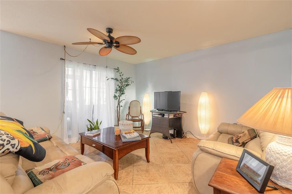 For Sale: $140,000 (2 beds, 2 baths, 922 Square Feet)