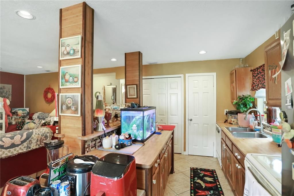 For Sale: $140,000 (2 beds, 2 baths, 922 Square Feet)