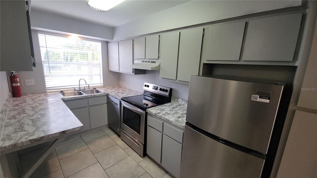 For Rent: $2,025 (3 beds, 2 baths, 1588 Square Feet)