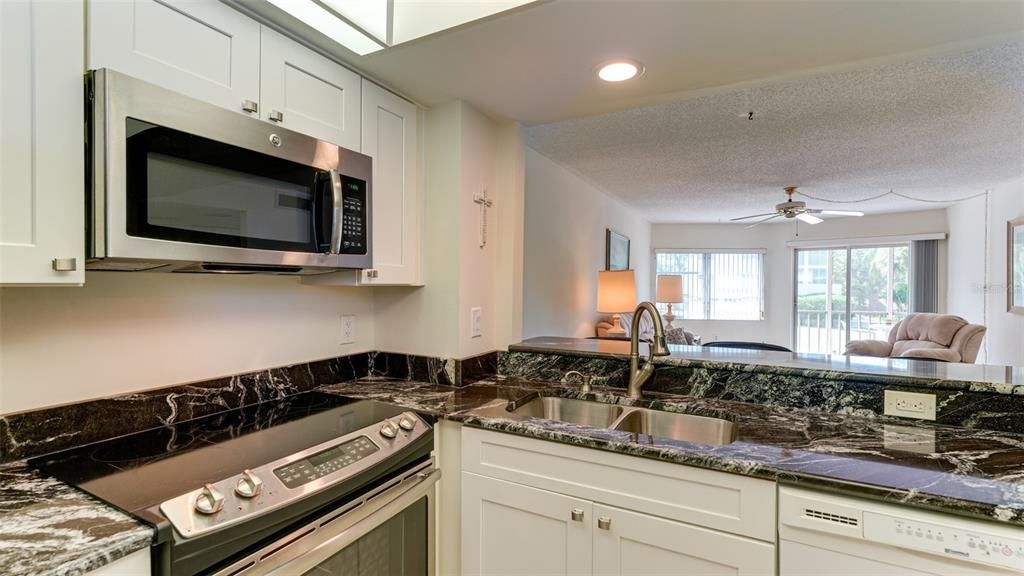 For Sale: $439,900 (1 beds, 2 baths, 780 Square Feet)