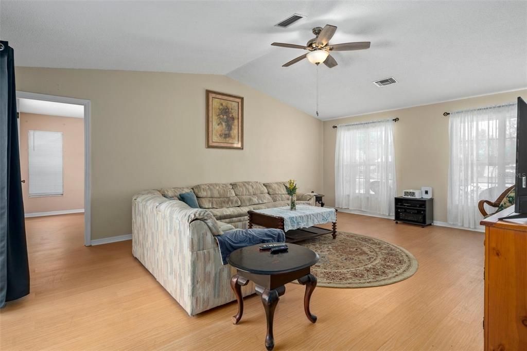 Active With Contract: $249,900 (2 beds, 2 baths, 1410 Square Feet)