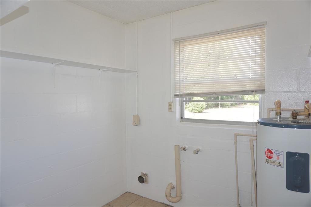 Utility room with washer/dryer hookup