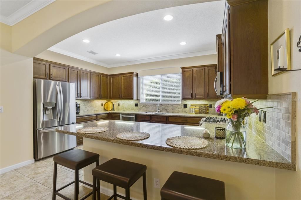 Kitchen w/ 42" Maple cabinets, under cabinet lighting & spacious breakfast bar