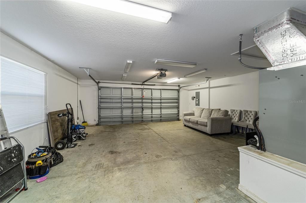 Oversized 2-car garage
