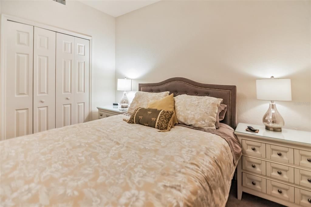 For Sale: $349,000 (2 beds, 2 baths, 1121 Square Feet)