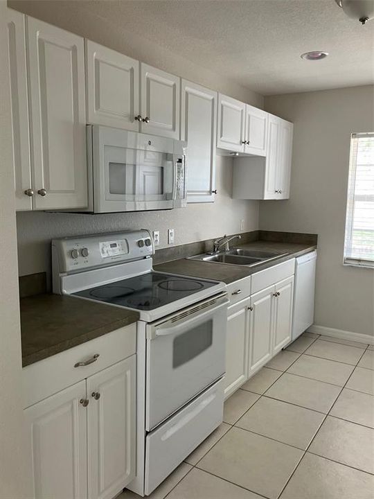 Recently Rented: $1,600 (2 beds, 2 baths, 1200 Square Feet)