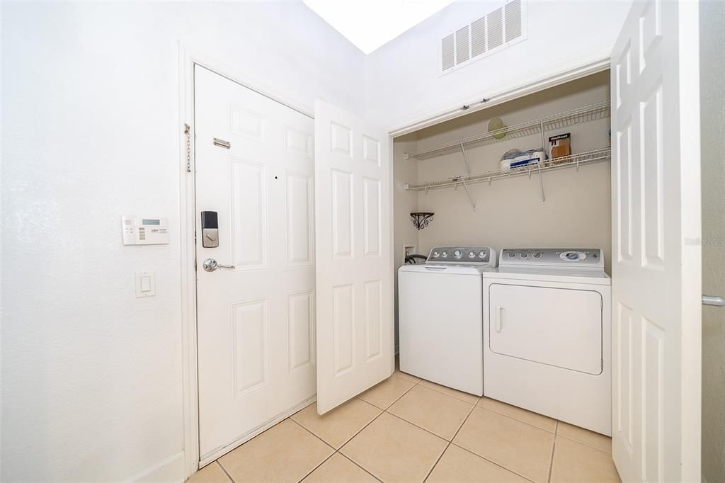 Active With Contract: $1,875 (2 beds, 2 baths, 1112 Square Feet)