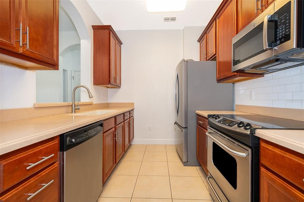 Active With Contract: $1,875 (2 beds, 2 baths, 1112 Square Feet)