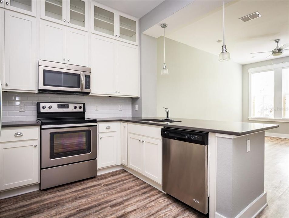 For Rent: $2,750 (2 beds, 2 baths, 1122 Square Feet)