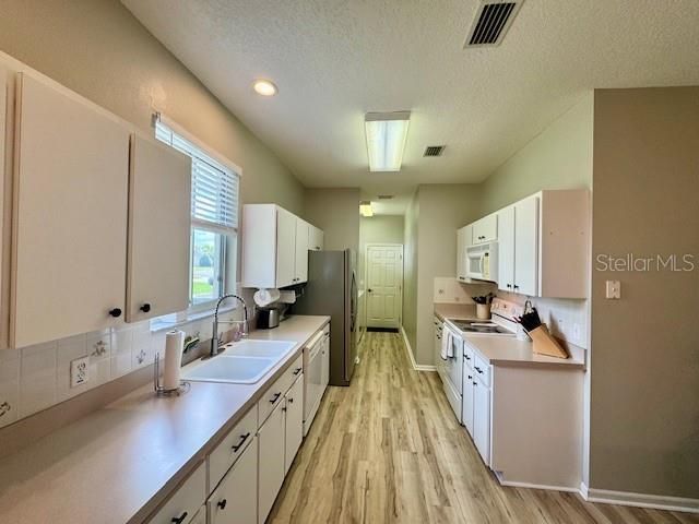 For Rent: $2,250 (3 beds, 2 baths, 1548 Square Feet)