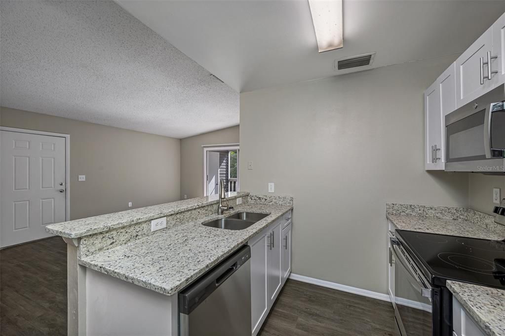 Recently Rented: $1,995 (2 beds, 2 baths, 1000 Square Feet)