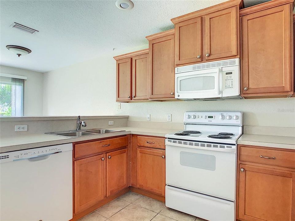 For Rent: $2,400 (3 beds, 2 baths, 1837 Square Feet)