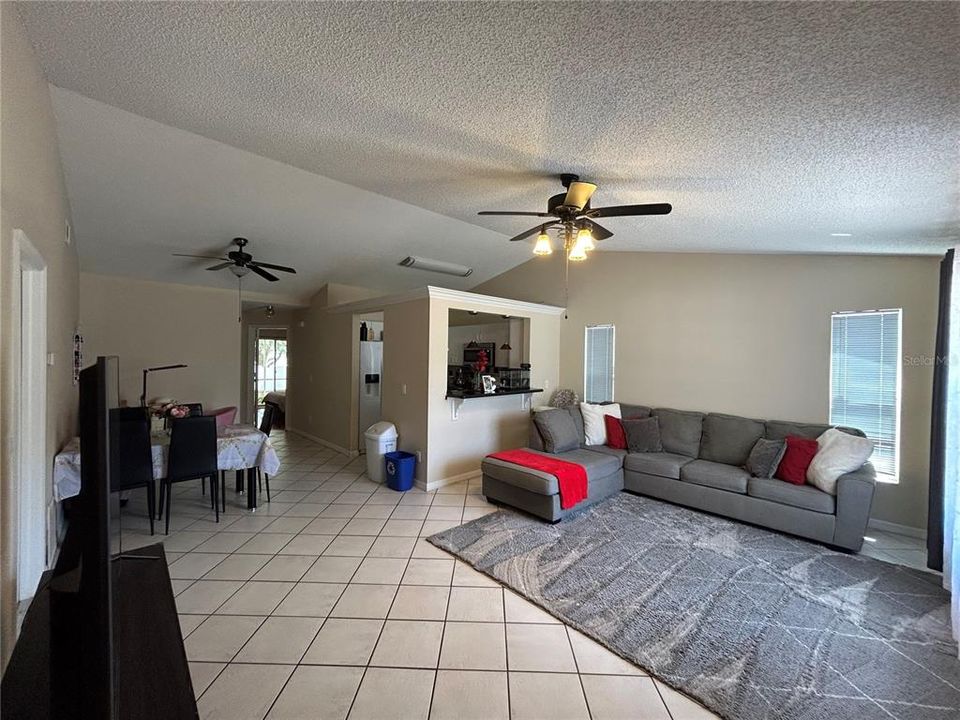 Active With Contract: $329,900 (3 beds, 2 baths, 1147 Square Feet)