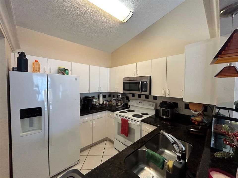 Active With Contract: $329,900 (3 beds, 2 baths, 1147 Square Feet)