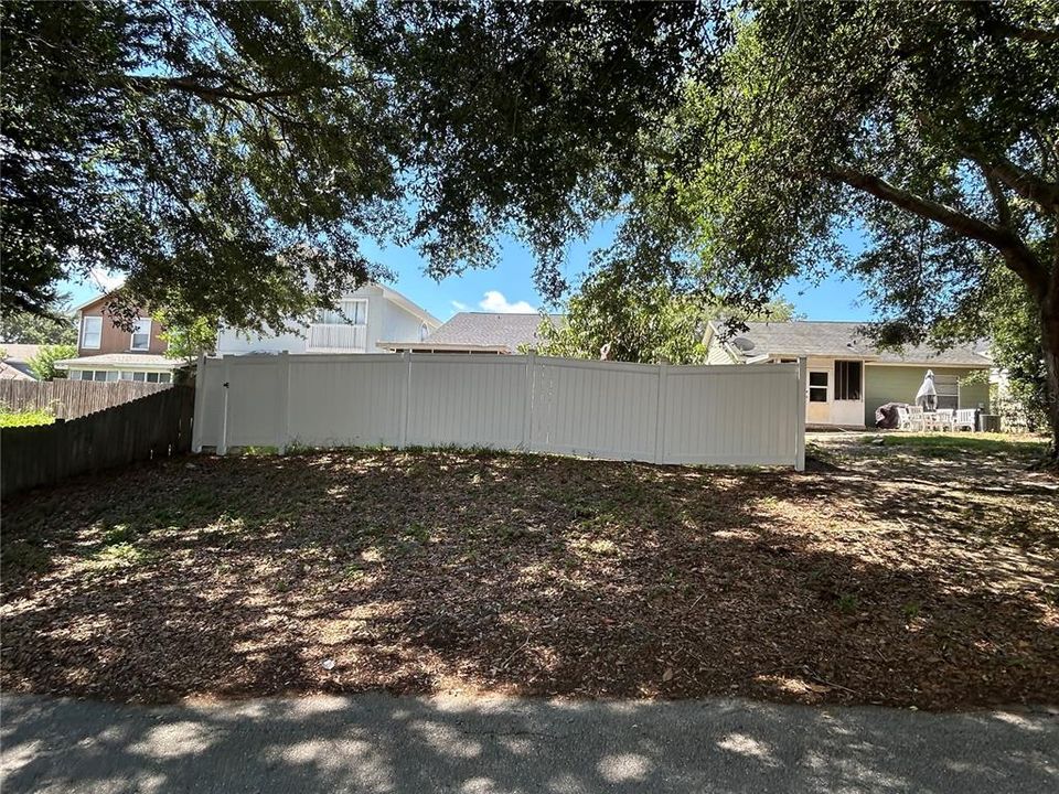 Active With Contract: $329,900 (3 beds, 2 baths, 1147 Square Feet)