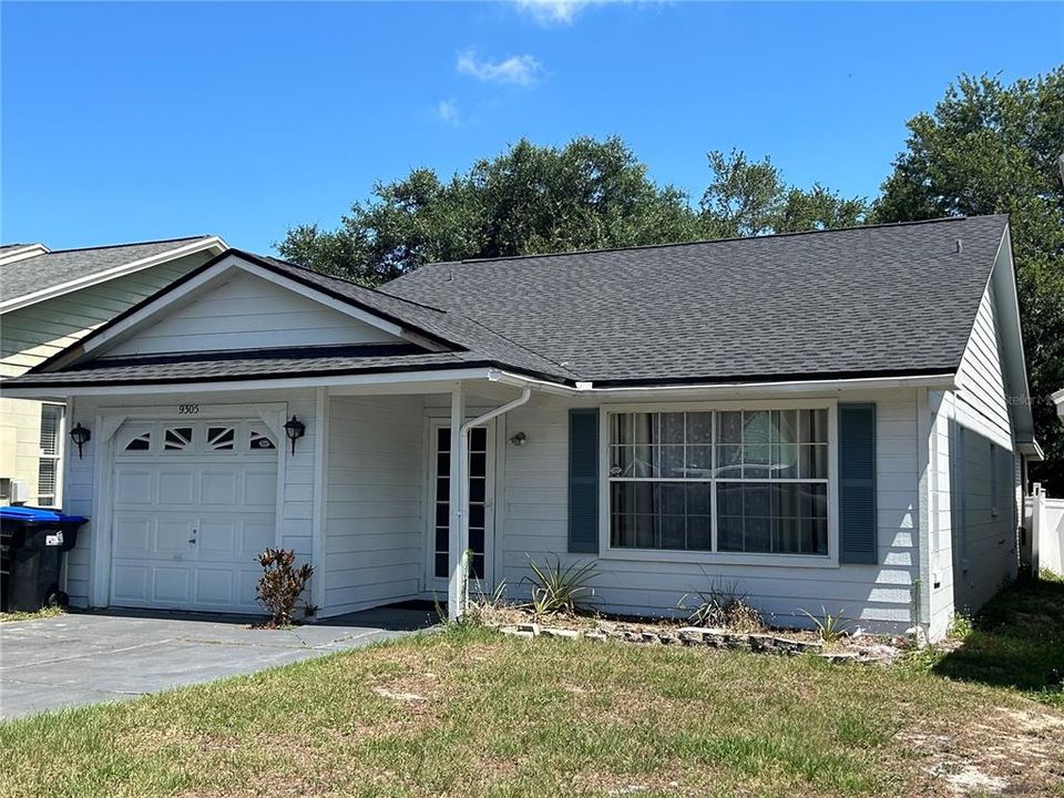 Active With Contract: $329,900 (3 beds, 2 baths, 1147 Square Feet)