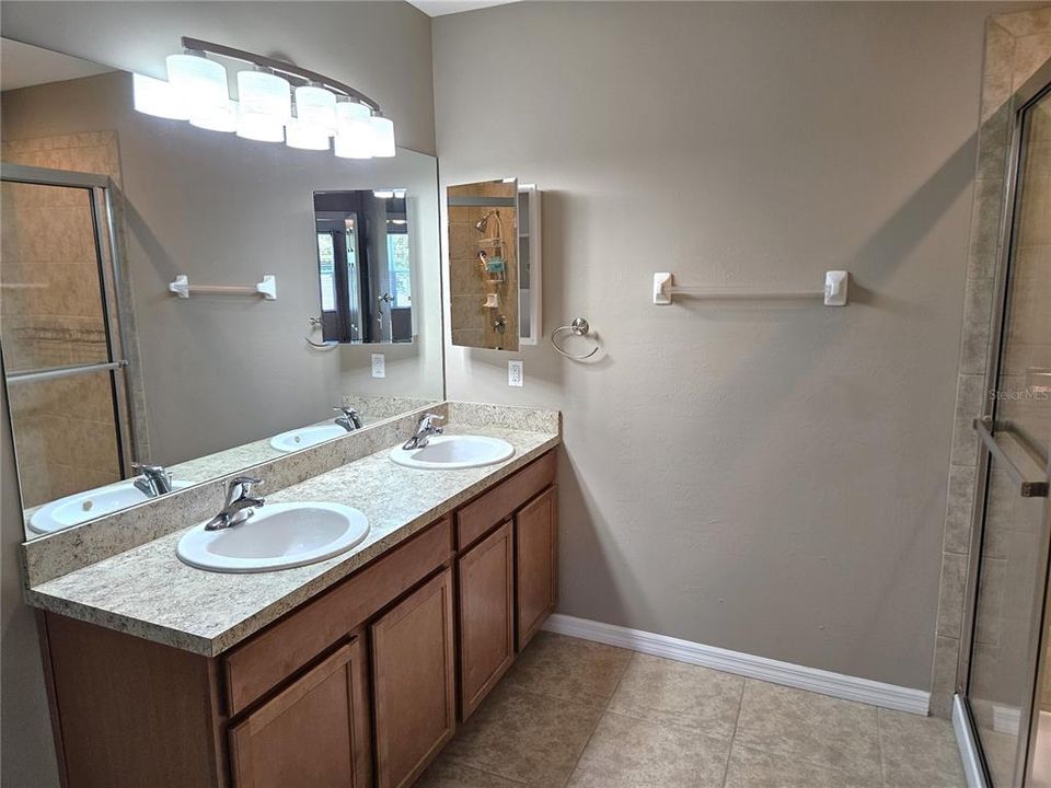 Active With Contract: $2,350 (3 beds, 2 baths, 1683 Square Feet)