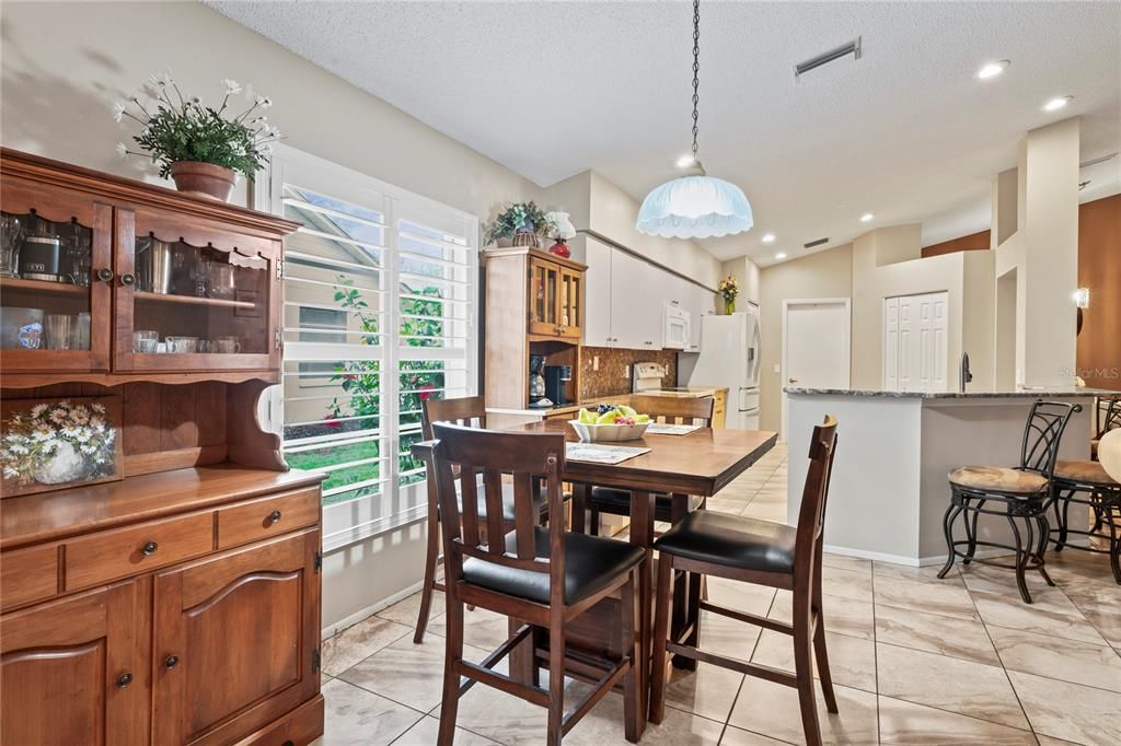 For Sale: $339,900 (2 beds, 2 baths, 1712 Square Feet)