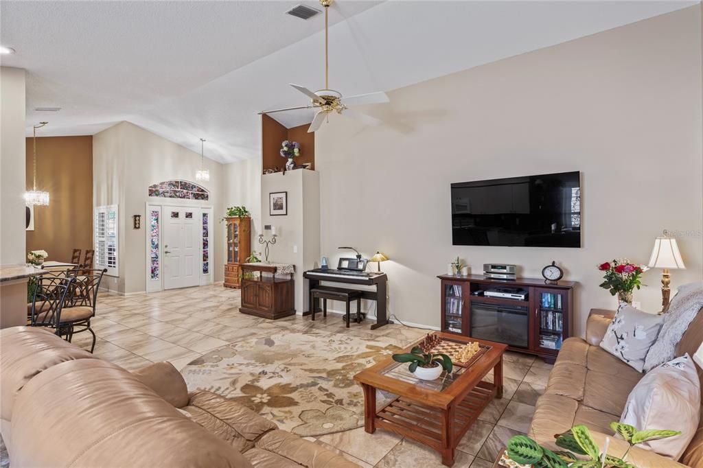For Sale: $346,500 (2 beds, 2 baths, 1712 Square Feet)
