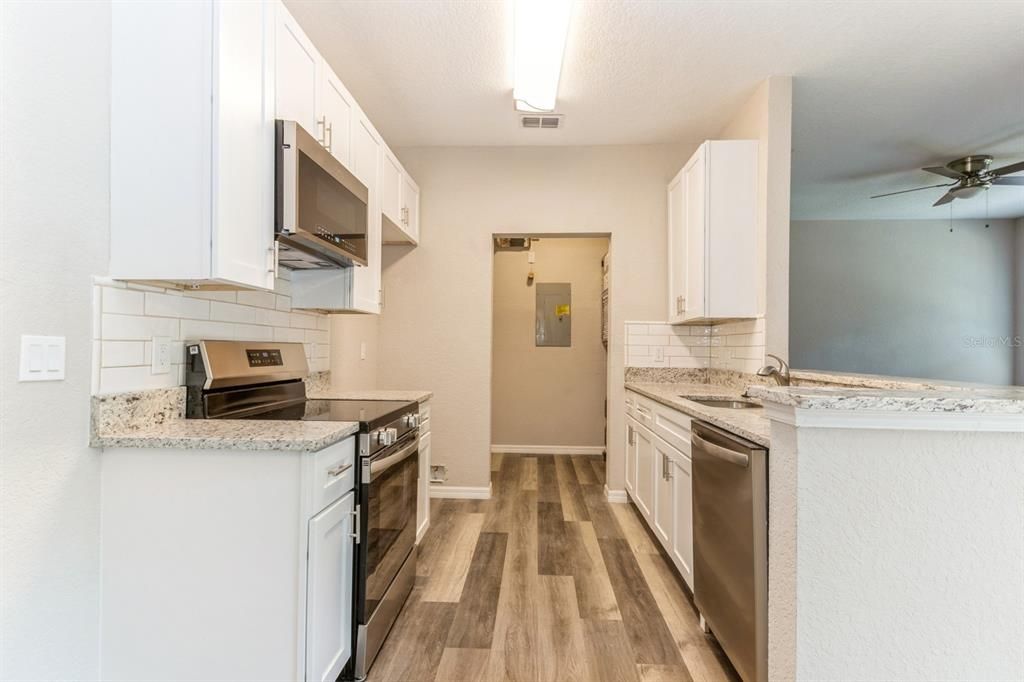 Active With Contract: $265,000 (3 beds, 2 baths, 1194 Square Feet)