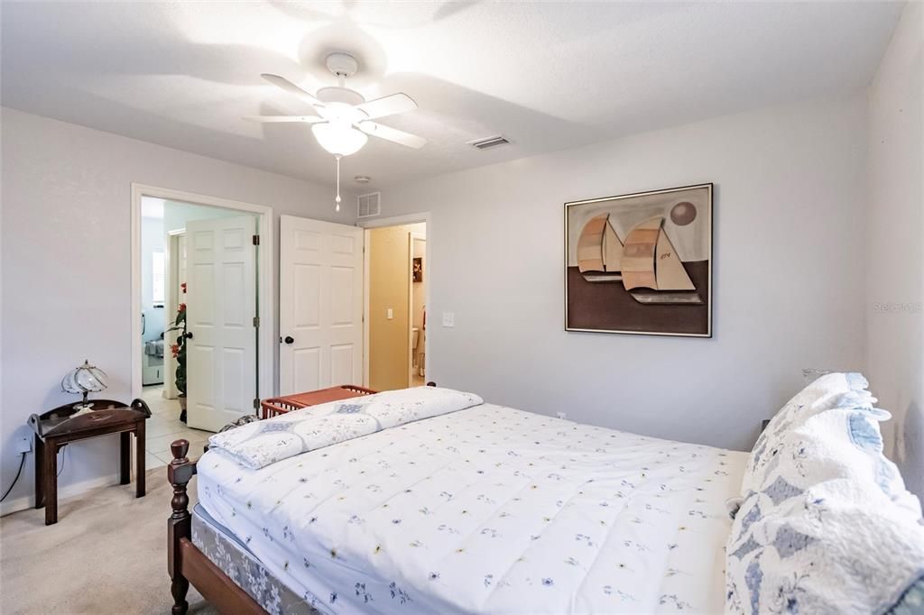 For Sale: $239,000 (2 beds, 2 baths, 1181 Square Feet)