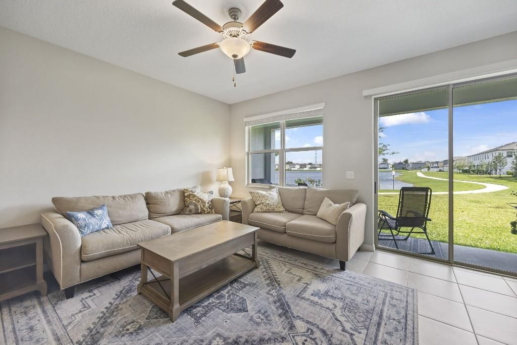 Active With Contract: $292,000 (3 beds, 2 baths, 1796 Square Feet)