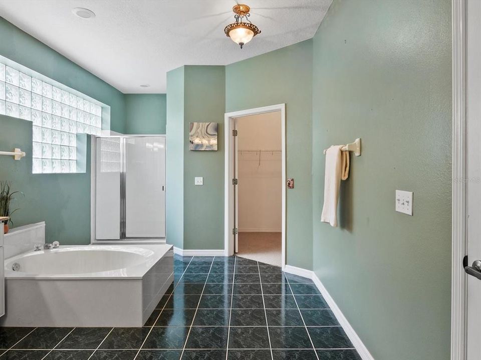 最近售出: $575,000 (4 贝兹, 2 浴室, 2764 平方英尺)