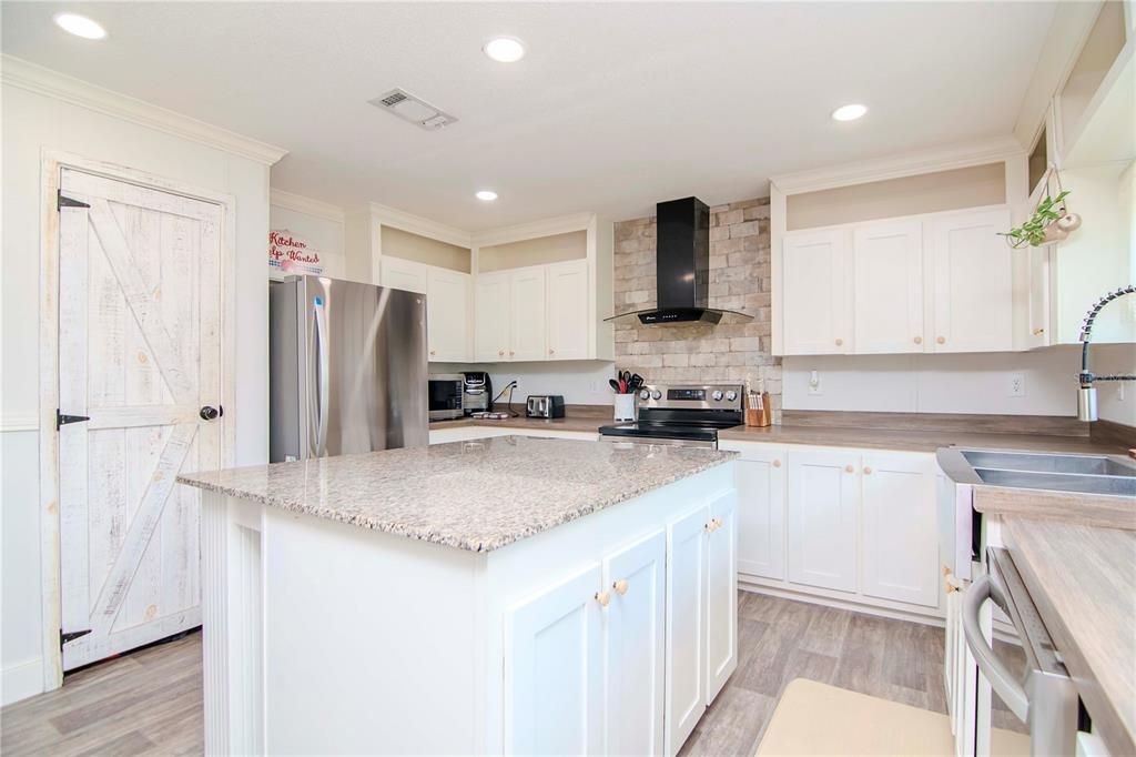 Active With Contract: $365,000 (3 beds, 2 baths, 1740 Square Feet)