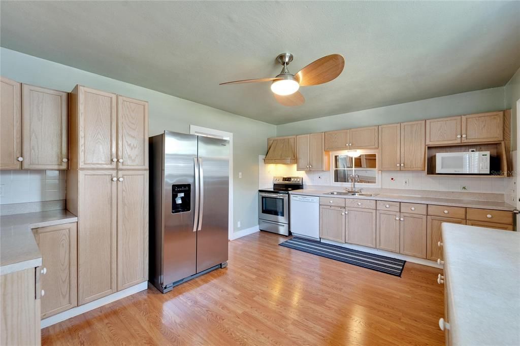 Tons of storage space in the kitchen