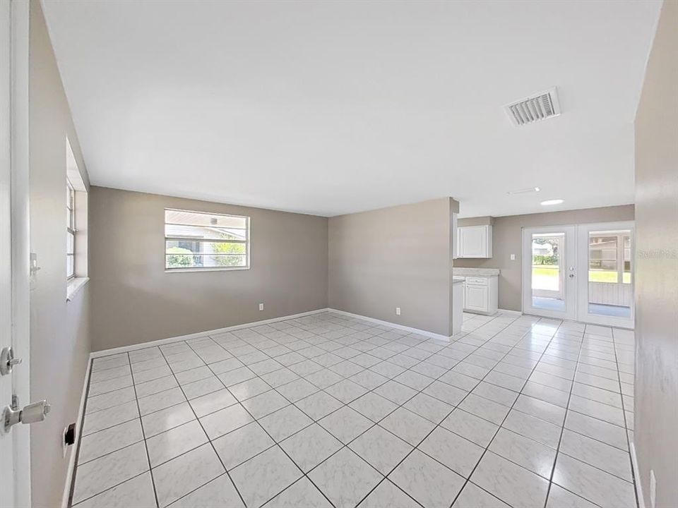 Active With Contract: $325,000 (3 beds, 2 baths, 1200 Square Feet)