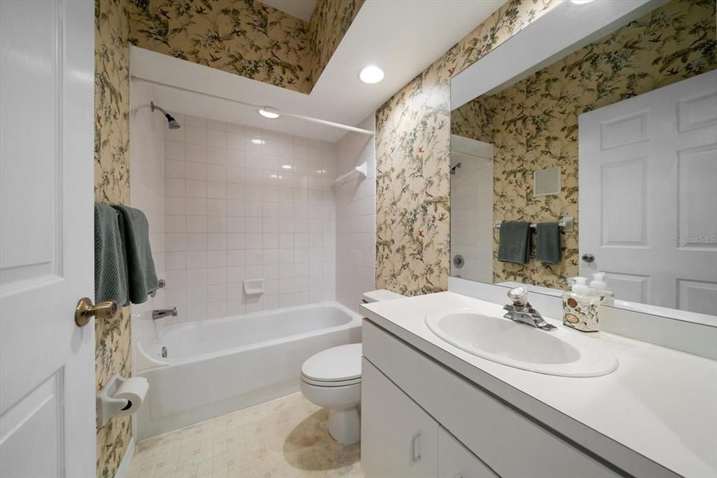 待售: $350,000 (2 贝兹, 2 浴室, 1235 平方英尺)