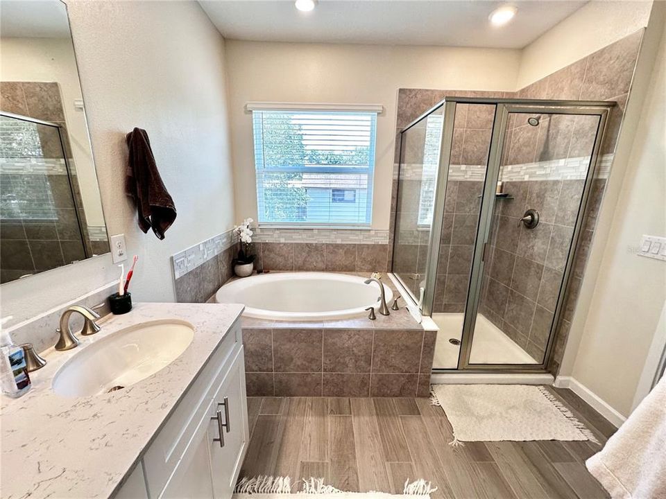 For Rent: $2,299 (3 beds, 2 baths, 1677 Square Feet)