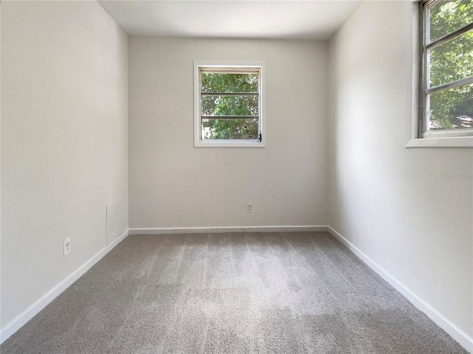 For Sale: $196,000 (2 beds, 1 baths, 912 Square Feet)