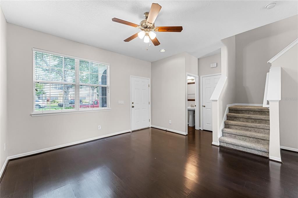 Active With Contract: $368,990 (2 beds, 2 baths, 1211 Square Feet)