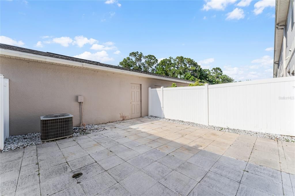 Active With Contract: $368,990 (2 beds, 2 baths, 1211 Square Feet)