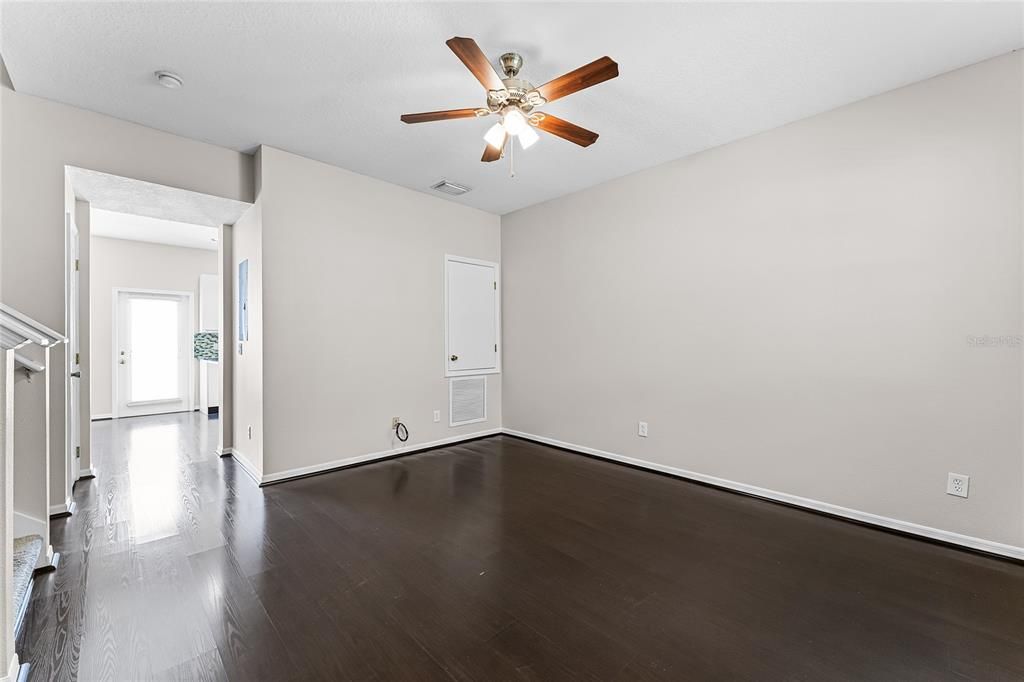 Active With Contract: $368,990 (2 beds, 2 baths, 1211 Square Feet)