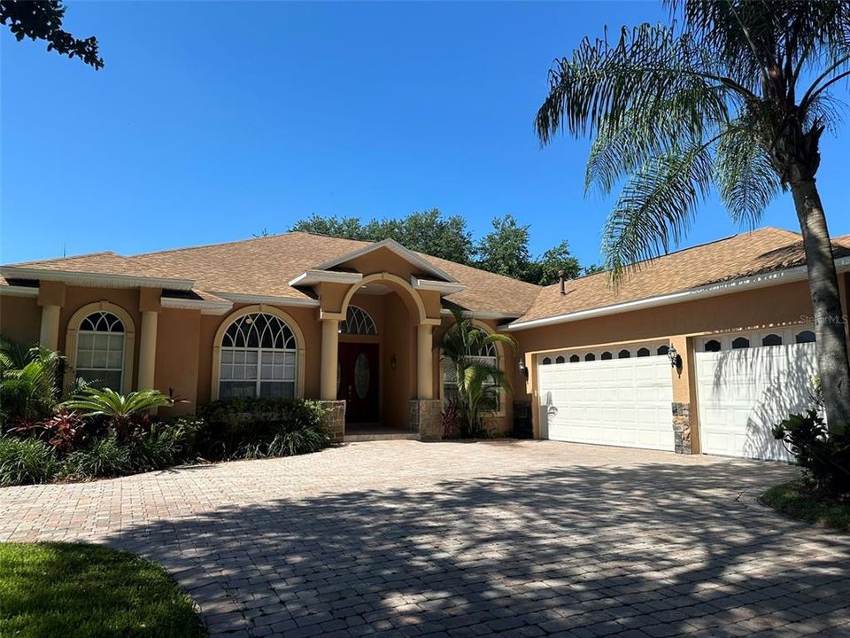 GREAT HOUSE WITH A NEWER ROOF