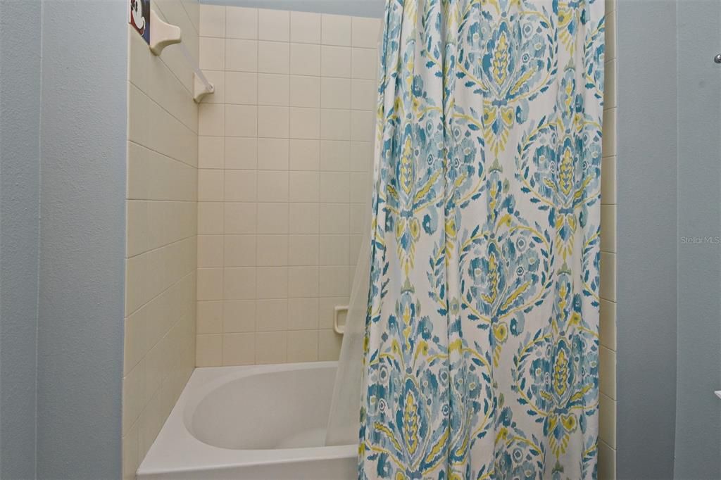 Bathroom 2 Shower/Tub Combination