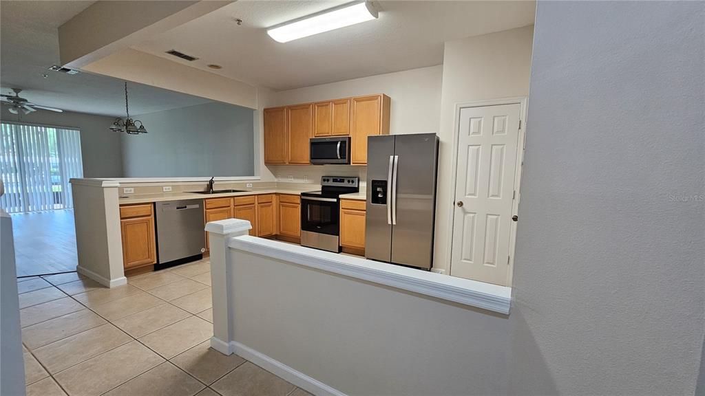 For Rent: $2,050 (3 beds, 2 baths, 1682 Square Feet)