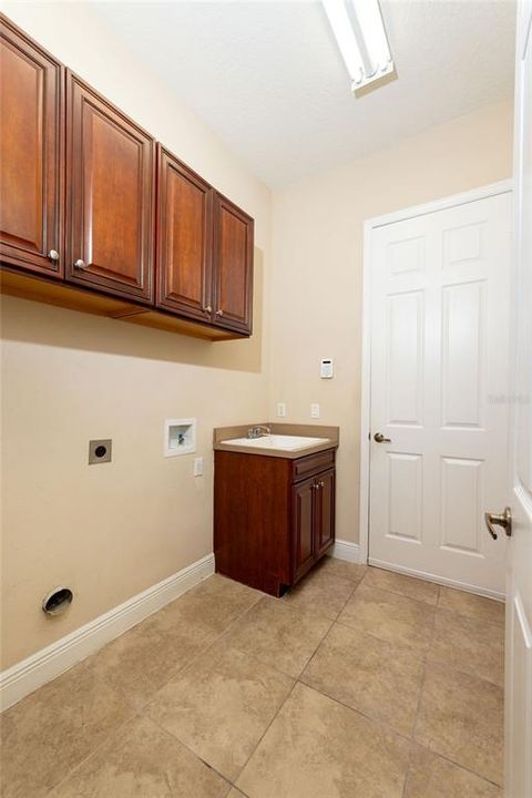 Laundry room with laundry sink