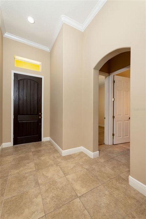 Crown moldngs and arched entryways