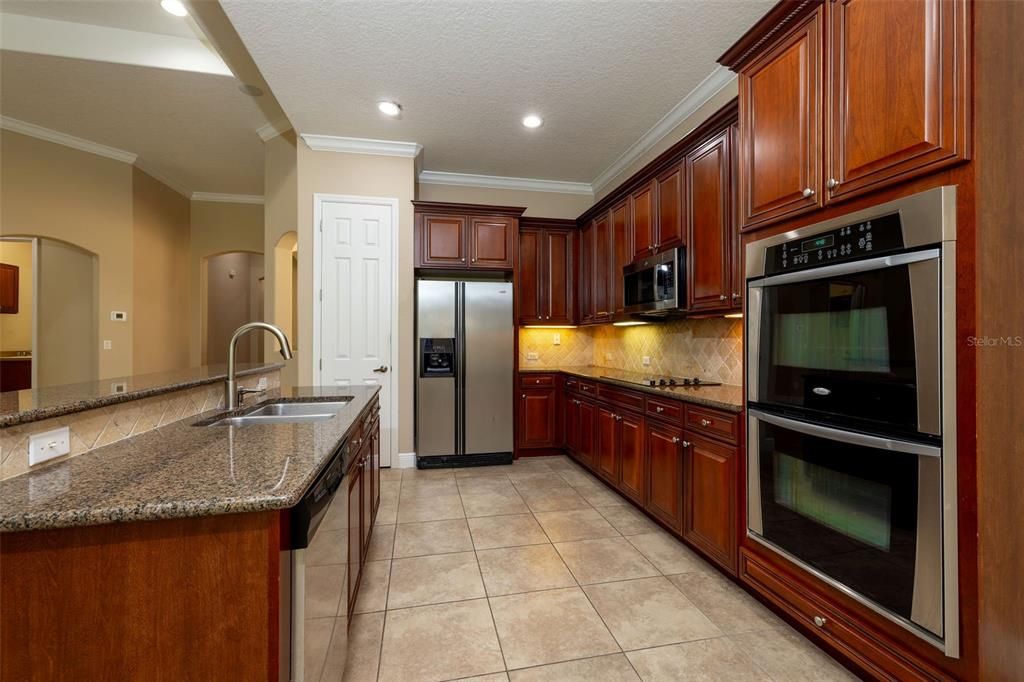 Upgraded kitchen with double wall oven